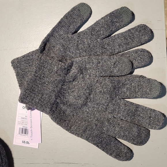 UNIVERSAL THREAD/WILD FABLE GRAY MITTEN AND GLOVE SET. NWT - Picture 5 of 7